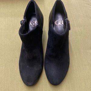 Gianni Bini black suede booties side zipper size 8